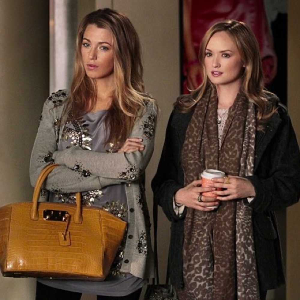 Elizabeth and James Sweater ASO Ivy Dickens on Gossip Girl - Picture 2 of 9